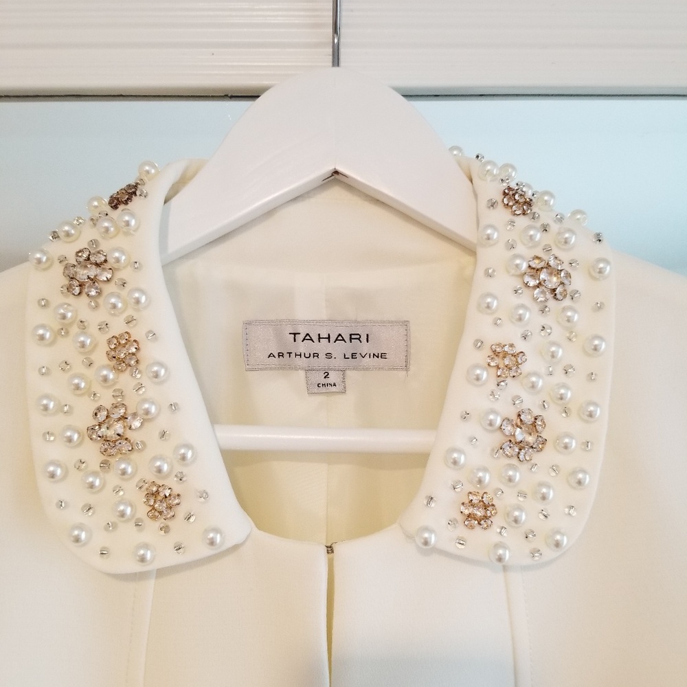 Tahari Cream overcoat with embellished collar - Picture 3 of 5